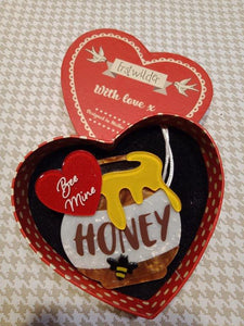 Bee Mine- Brooch (Carmen Hiu 2020)