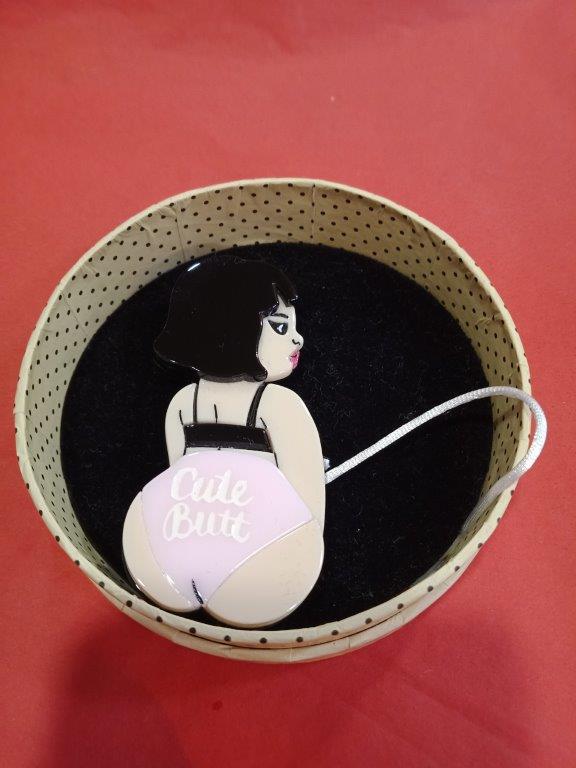 Cute Butt Club- Brooch (Mel Stringer 2019) Cream