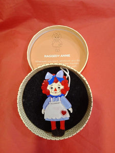 Rageddy Anne- Brooch (Carmen Hiu 2018)